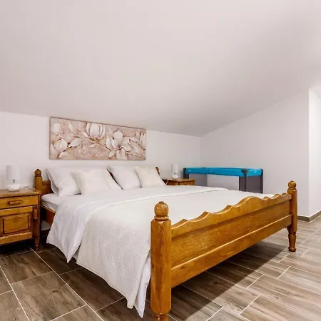 Σπίτι διακοπών In Neori With Heated Pool *