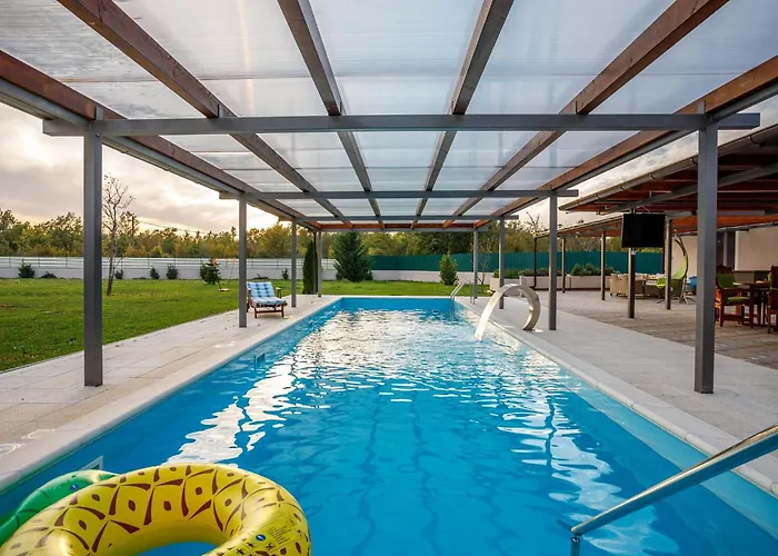 With Heated Pool Vikendica *