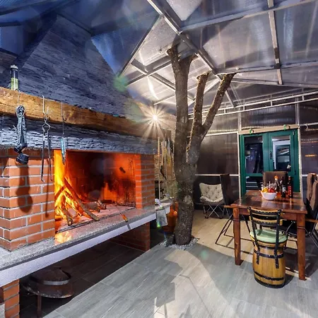 Сasa de vacaciones With Heated Pool Neoric
