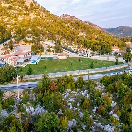 Nyaraló With Heated Pool *