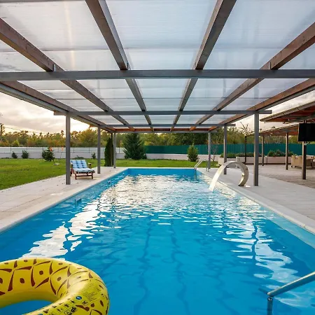 In Neori With Heated Pool *